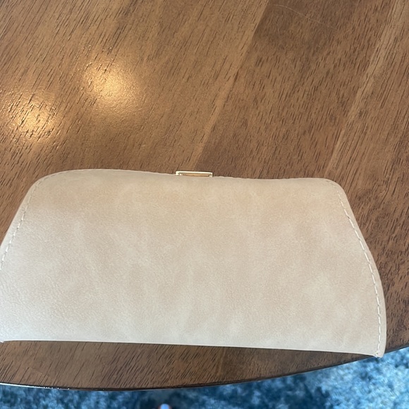 NWOT Suede Chloe sunglasses case - Picture 3 of 9